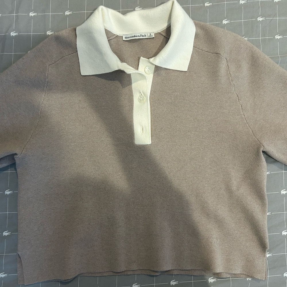 Abercrombie & Fitch Women's Taupe Sweater with Cream Collar
